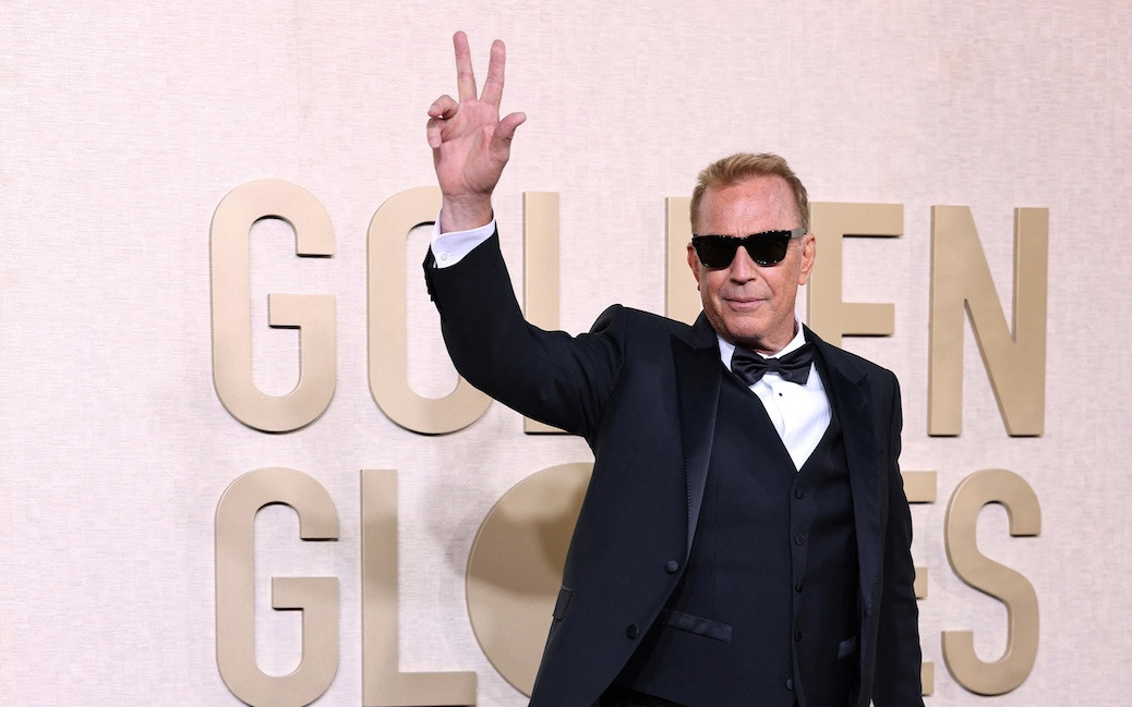 Kevin Costner wygrywa internet, gdy jego eks romansuje z ich sąsiadem