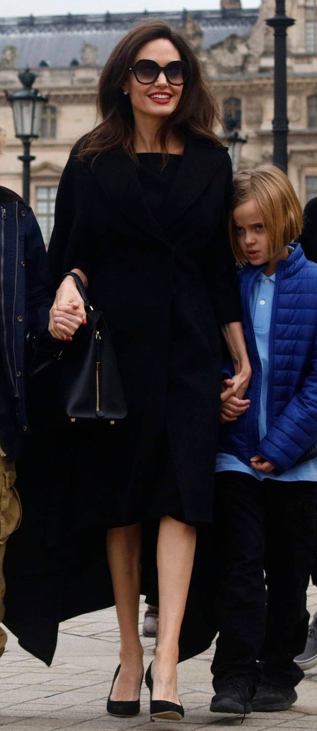 Angelina Jolie z dziećmi w Paryżu