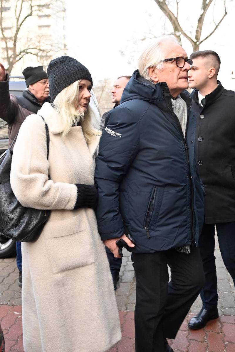 Pogrzeb Janusza Majewskiego. Przyjaciele żegnają: Marek Kondrat, Sonia i Maja Bohosiewicz, Paweł Deląg…