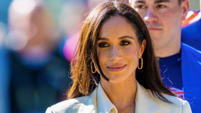 Meghan Markle w swoich ukochanych neutralnych kolorach na imprezie Variety. Zdania są podzielone