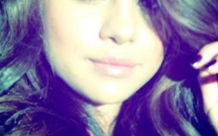 Selena Gomez nadal pije i imprezuje (FOTO)