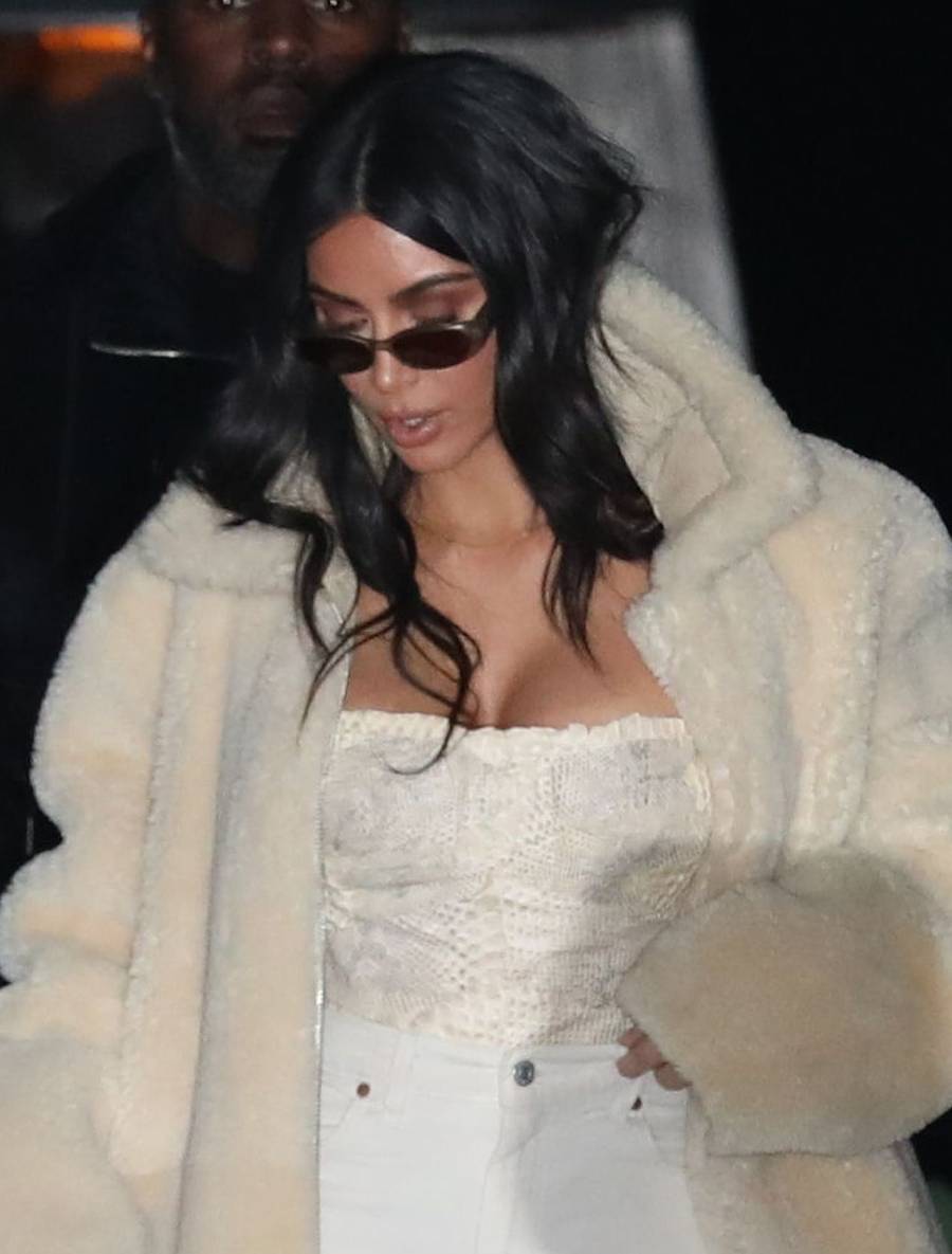 Rodzinna kolacja Kardashianów – Kylie Jenner ZASZALAŁA ze stylizacją! (ZDJĘCIA)