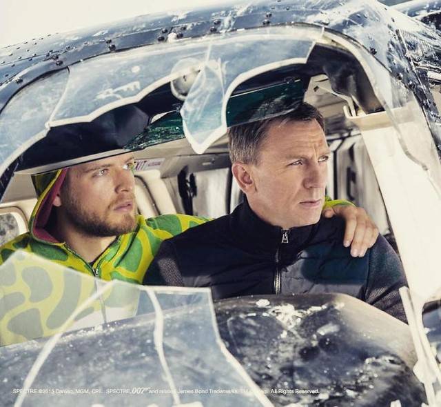 Jak zaprzyjaźnić się z gwiazdami? Wstawić siebie do ich fotek