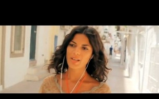 Junior Caldera kręci z Keely Preesly