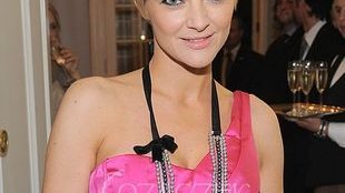 Zadłużona Richardson w sukience za 7 tys. złotych