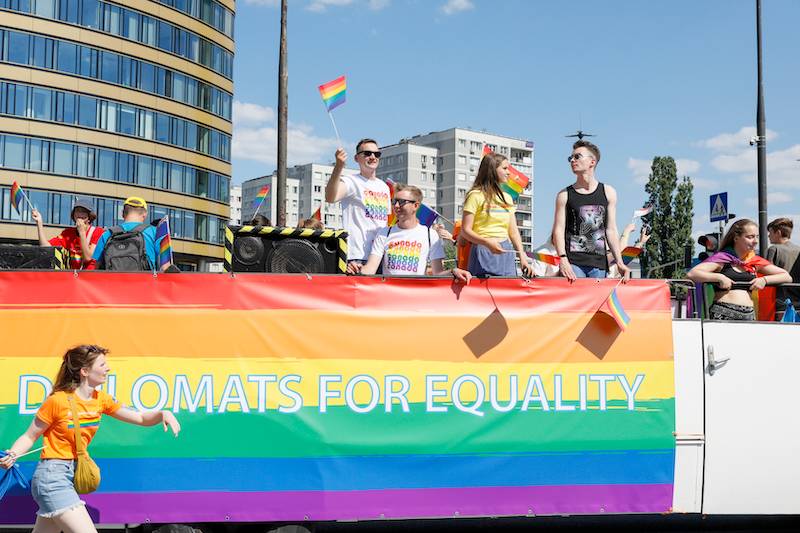 Parada równości w Warszawie. Rafał Trzaskowski na czele, przyjaciel Dody, Dżaga zabawiał tłum