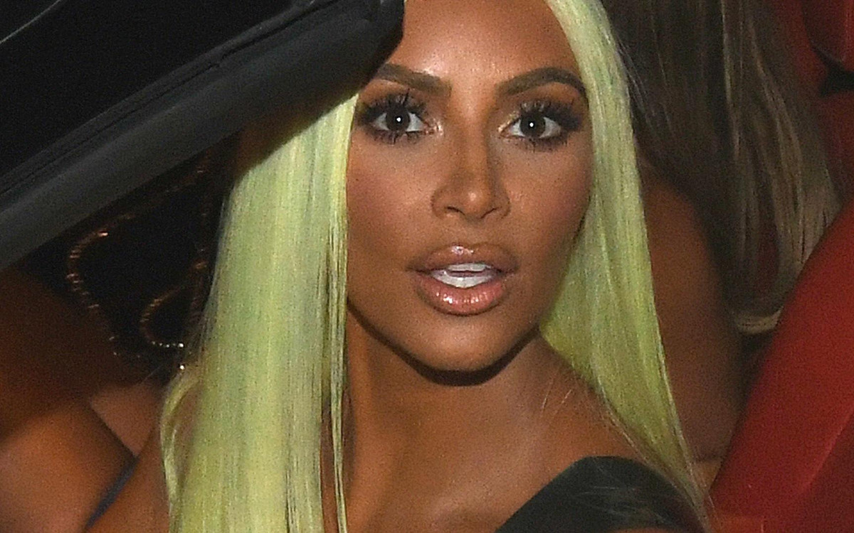 Kim Kardashian w NOWEJ fryzurze. Dawno nie wyglądała tak źle (ZDJĘCIA)