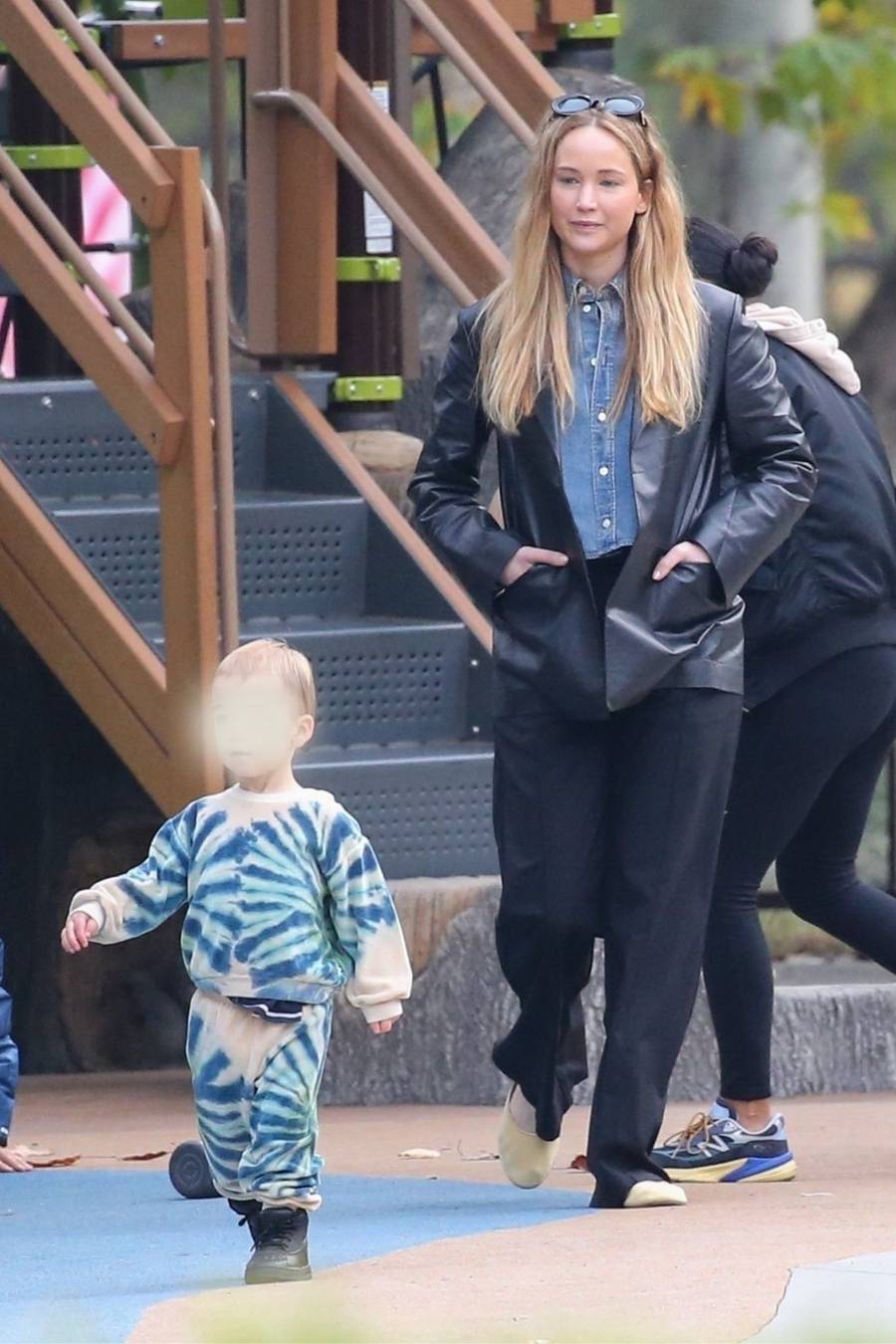 Jennifer Lawrence wybrała się z synkiem na plac zabaw. Tak wygląda na co dzień zdobywczyni Oscara