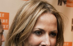 Sheryl Crow beka podczas śpiewania!