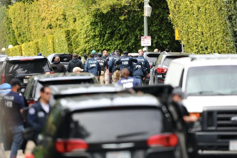 policja w domu P Diddy