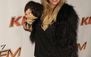 Zamiast torebki – głowa manekina (FOTO)