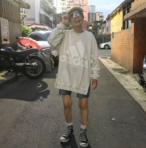 Ta 88-letnia kobieta ubiera się modniej OD CIEBIE!