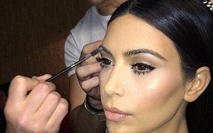 Wpadka w Vogue: Kanye West jest wampirem? (FOTO)