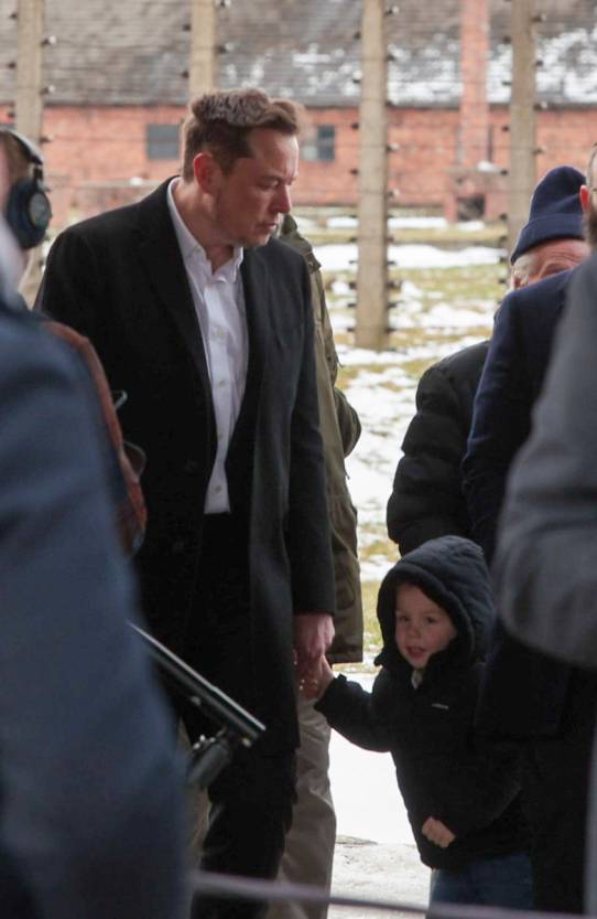 Elon Musk w Polsce. Zdjęcia z wizyty w Muzeum Auschwitz-Birkenau