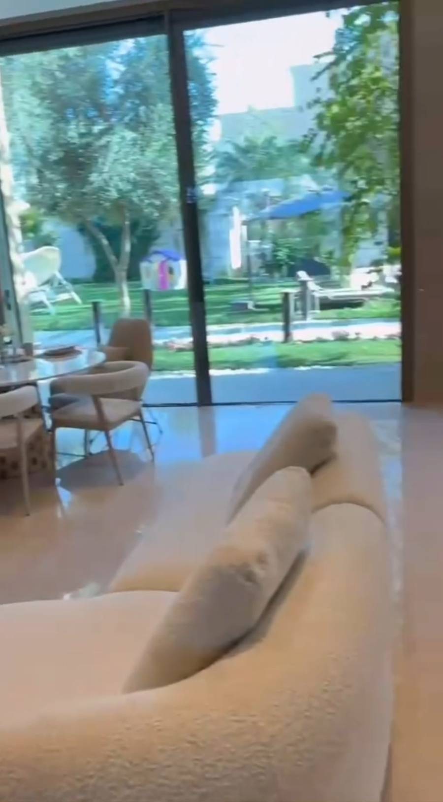 Tak Georgina i Ronaldo mieszkają w Arabii Saudyjskiej. Ich nowy dom to minimalistyczny glamour (ZDJĘCIA)