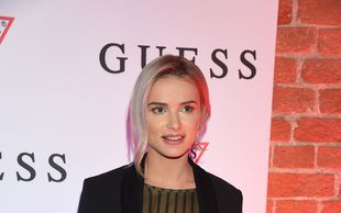 Maffashion dodała sobie lat. Przy Julii Wieniawie wygląda jak pani z banku (FOTO