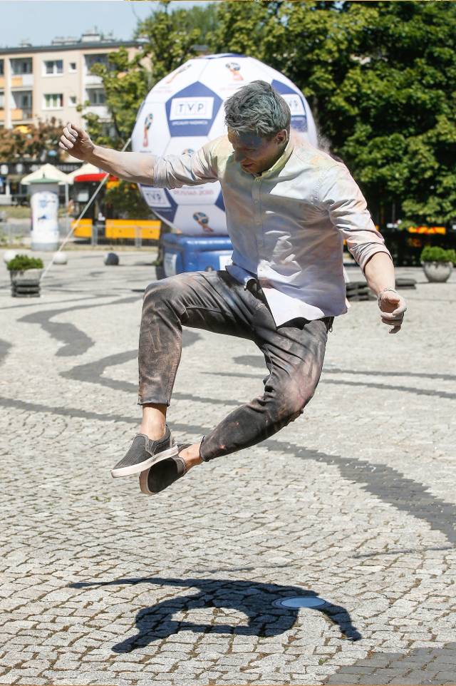 Zdjęcia tygodnia: Górniak skacze na Donatana, Krawczyk robi samolot, Lipnicka łapie się za pupę