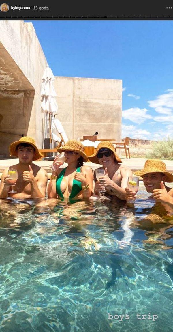 Kylie z przyjaciółmi na wakacjach