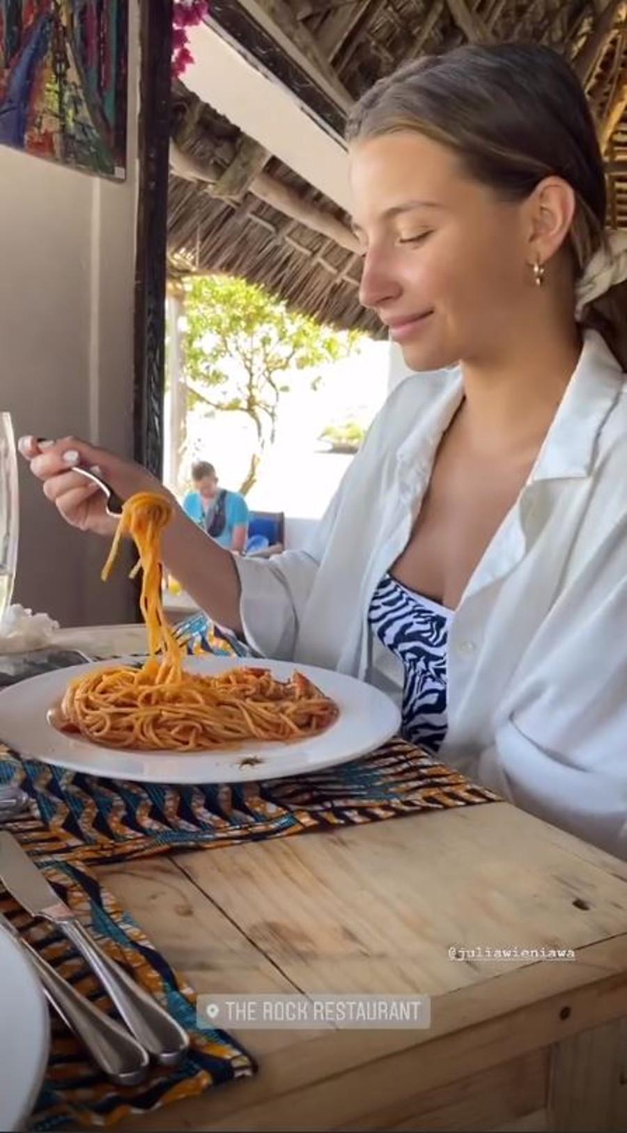 Julia Wieniawa w obiektywnie Nikodema Rozbickiego. 