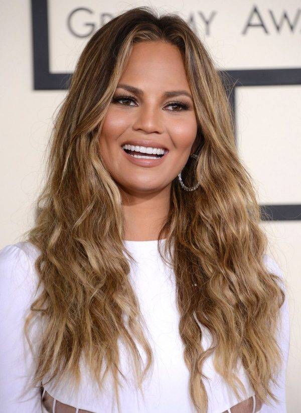 Blondynki i szatynki zamienione w brunetki