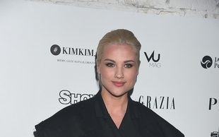 Która polska gwiazda ma taki tatuaż na udzie?