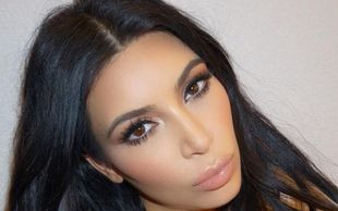 Kim Kardashian udaje ciążę? Nosi SZTUCZNY brzuszek?