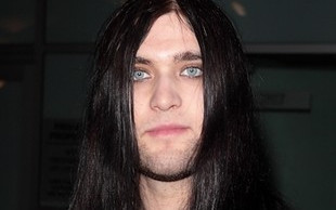 Weston Cage aresztowany za pobicie ciężarnej żony