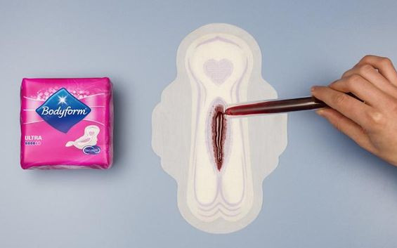 Prawdziwa krew w reklamie podpasek. Skandal?