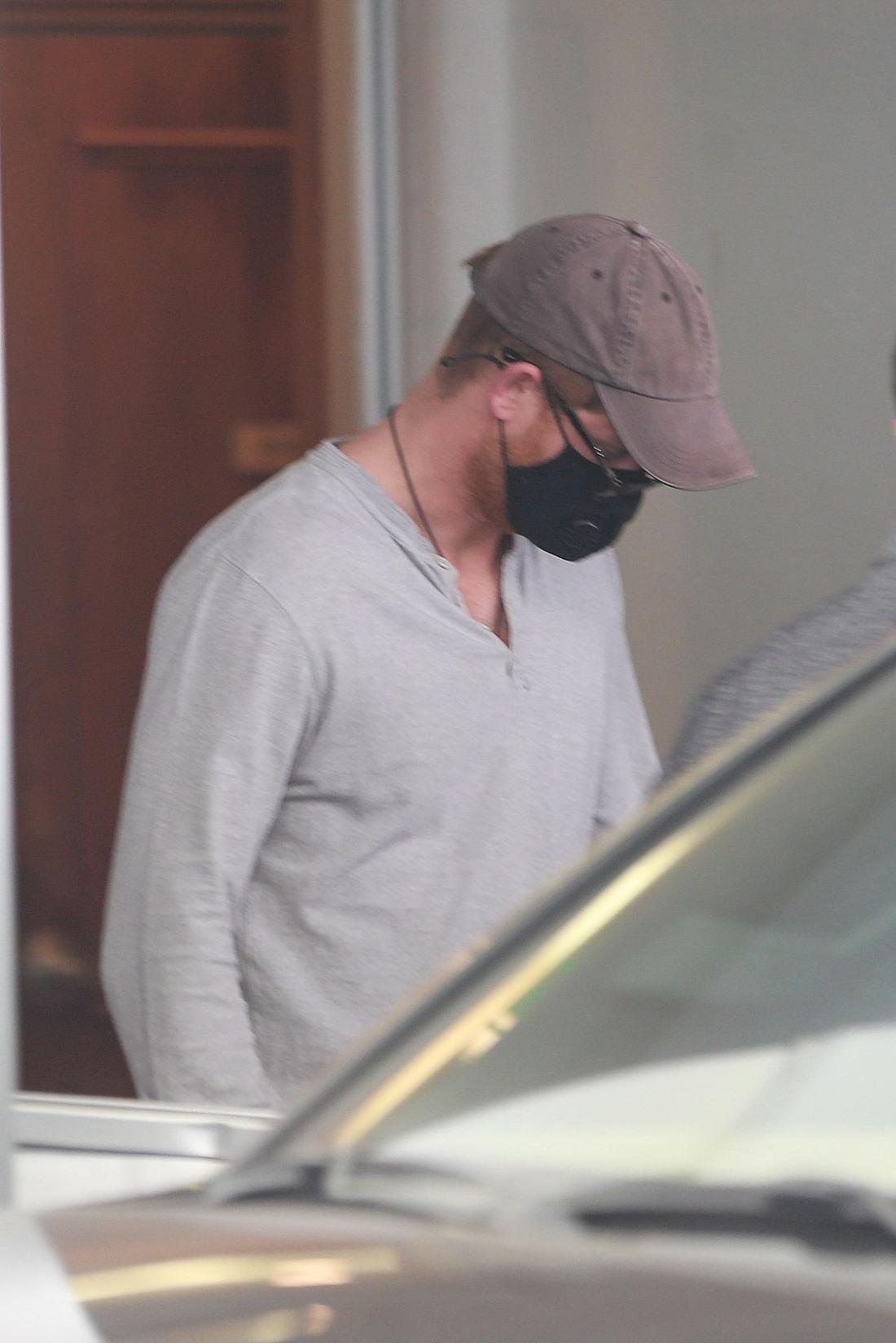 Książę Harry w masce