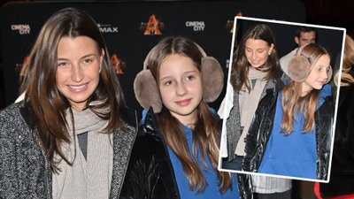 Julia Wieniawa zabrała siostrę na premierę filmową. Rzadki widok