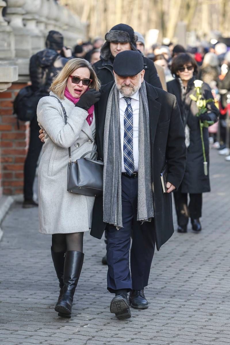 Pogrzeb Mariana Turskiego. Monika Olejnik z partnerem, Rafał Trzaskowski, dawno niewidziana Gołda Tencer…