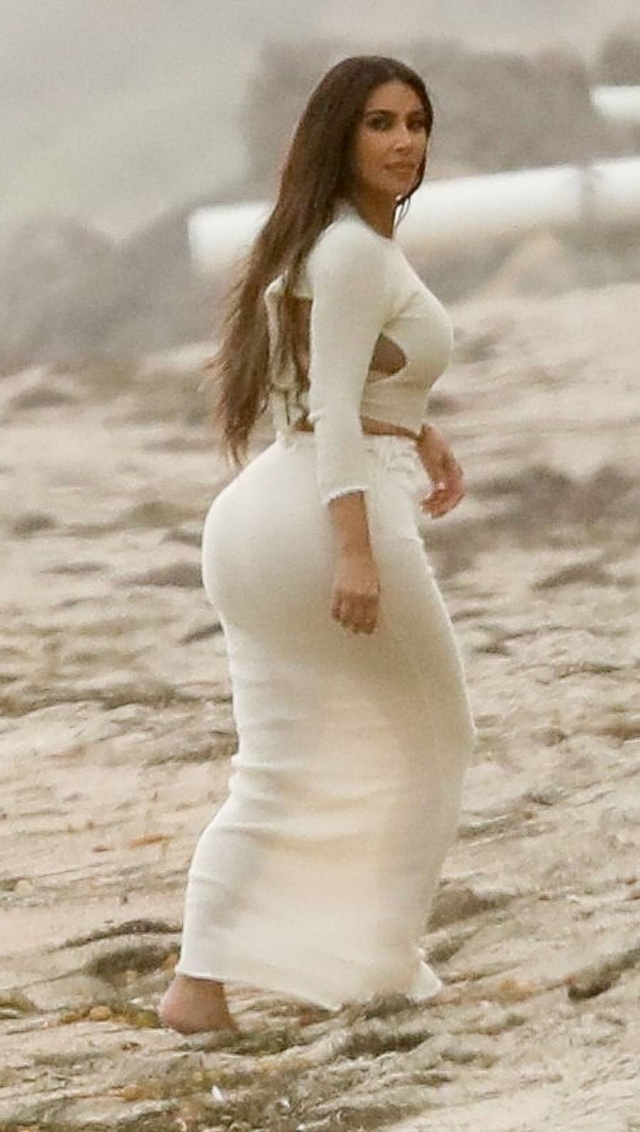 Kim Kardashian w obcisłej sukience