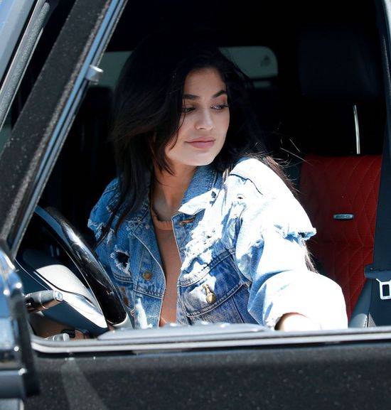 Wydałam fortunę na kosmetyki od Kylie. To był BŁĄD MOJEGO ŻYCIA