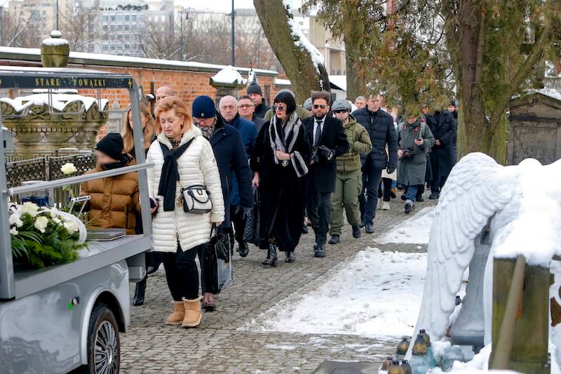 Pogrzeb Eweliny Ślotały. Na pogrzebie mama z wnukiem, a także zaskakująca osobowość