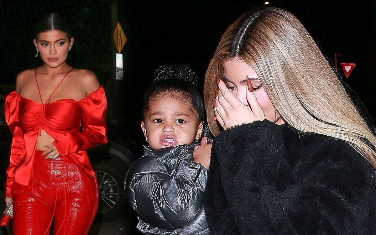 U Kylie Jenner już czuć klimat świąt. Pokazała kilkumetrową choinkę