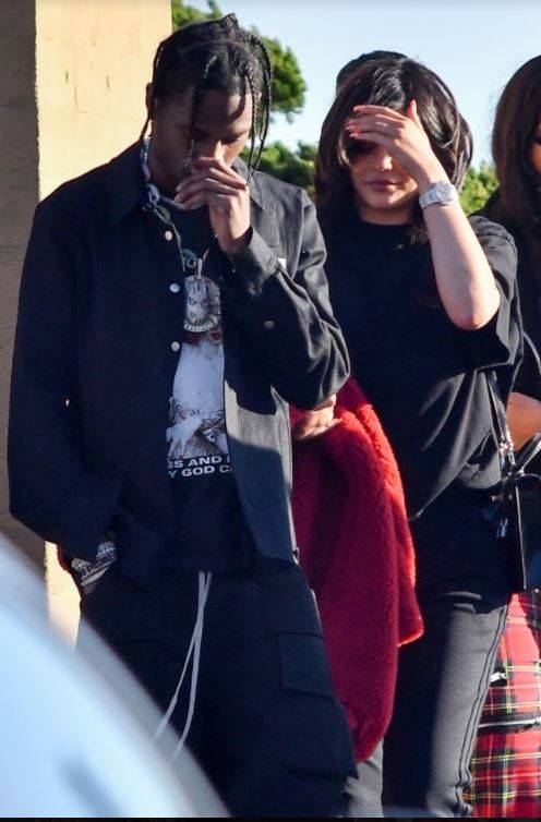 Travis poprosił Kylie o rękę. TEJ reakcji się nie spodziewał