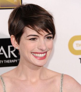 anne-hathaway-77-R1