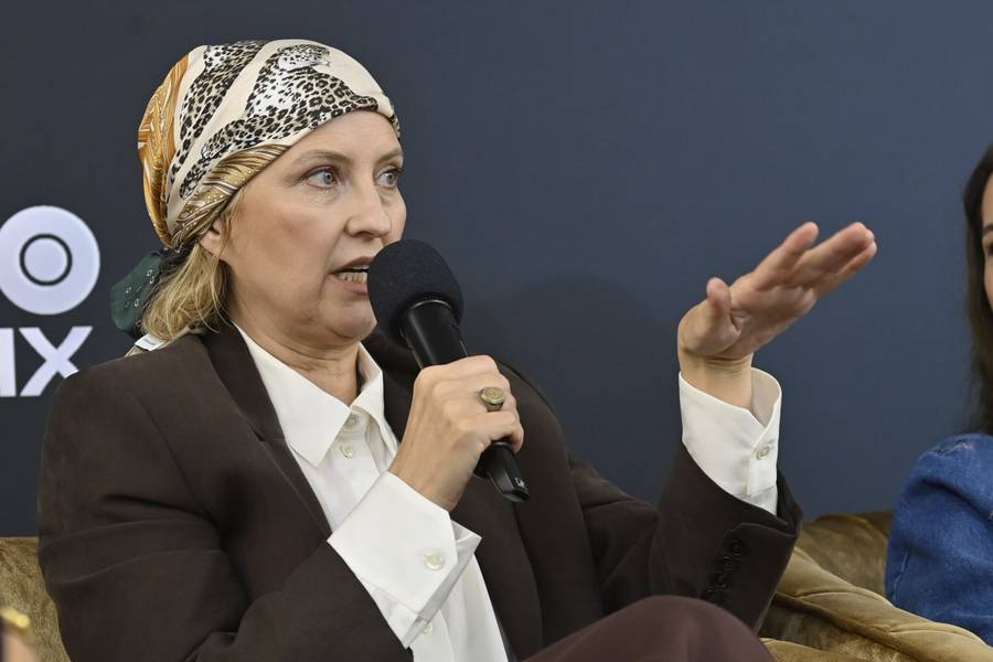 Rozpromieniona Izabela Kuna na “Festiwalu Dwa Brzegi”! Spektakularnie połączyła elegancję i wygodę (FOTO)