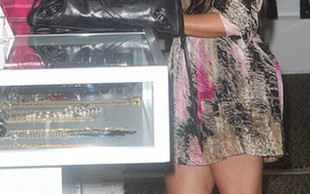 Wystylizowana Kim Kardashian na zakupach (FOTO)