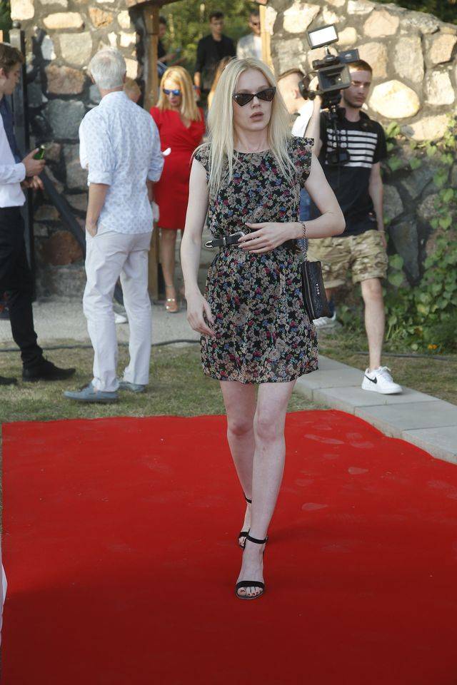 Gwiazdy na pokazie Patrycji Kujawy – Doda w żałobie