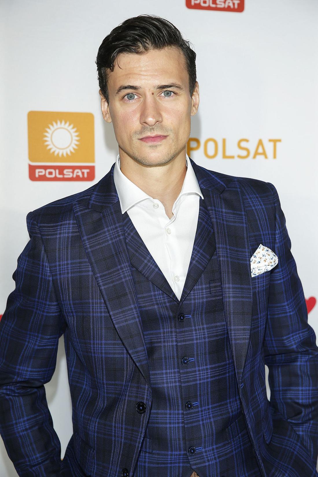 Mateusz Damięcki krytykuje TVP za zorganizowanie koncertu na Dzień Matki. 