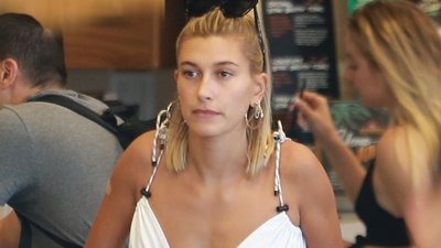 Hailey Bieber na zakupach w sklepie spożywczym. Tego działu nie ominęła!