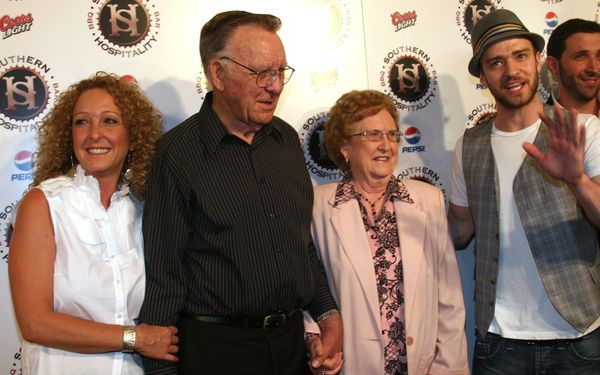 Matka Timberlake’a wspiera Britney