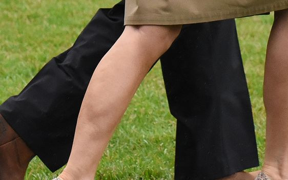 Seksowna Melania Trump pomaga ofiarom huraganu