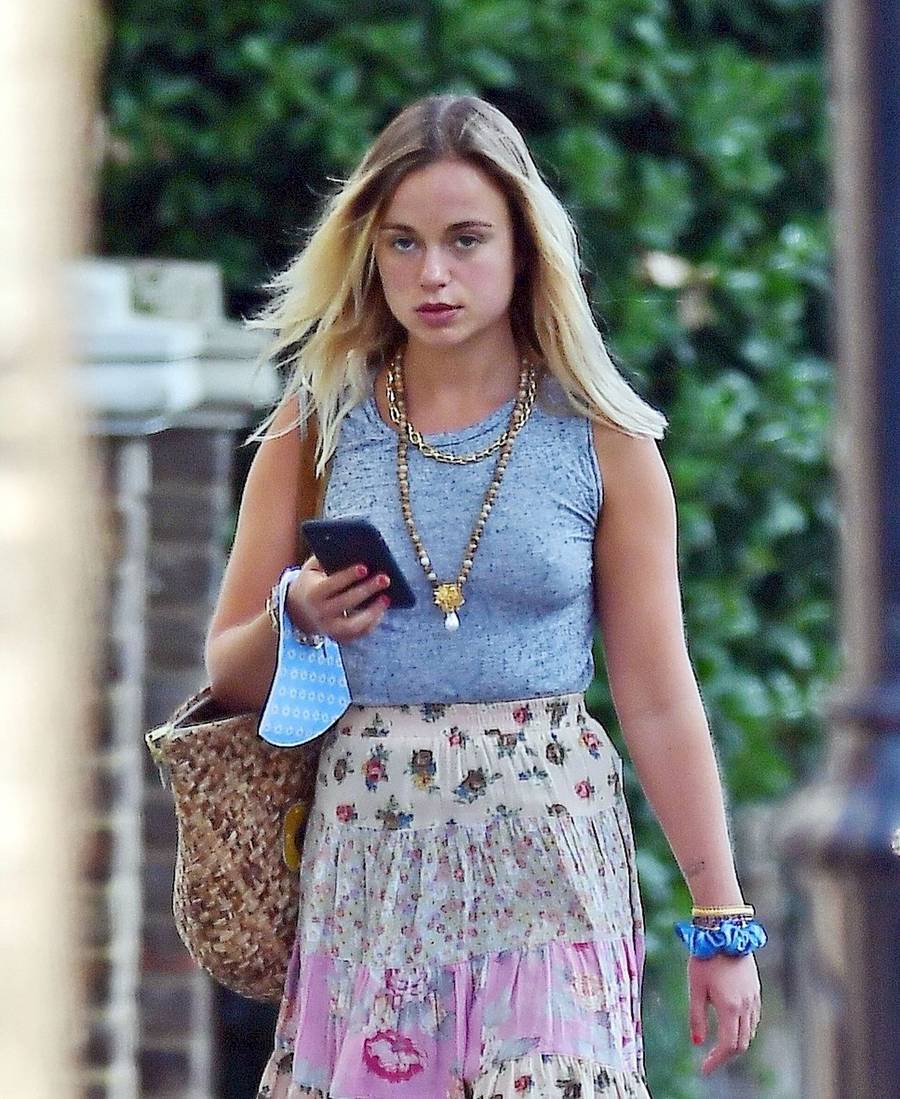 Lady Amelia Windsor bez stanika