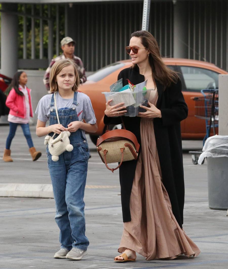 Angelina Jolie na zakupach z córką Vivienne (ZDJĘCIA)