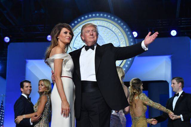 To dlatego Melania Trump tak dziwnie zachowywała się podczas inauguracji!