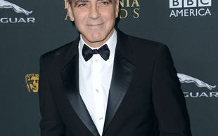 George Clooney podczas seksu rozmawia przez telefon