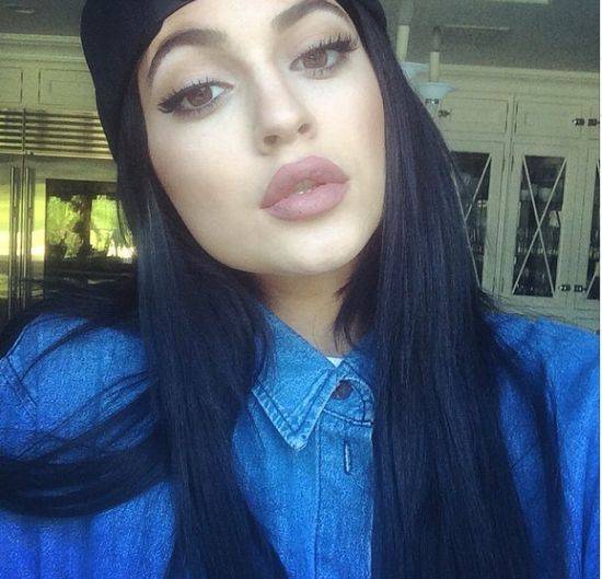 Usta Kylie Jenner przedmiotem internetowego sporu