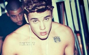 Wytatuował sobie oko mamy, bo… mama zawsze patrzy (FOTO)